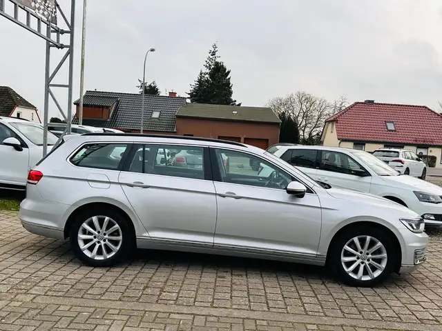 Volkswagen Passat view 7