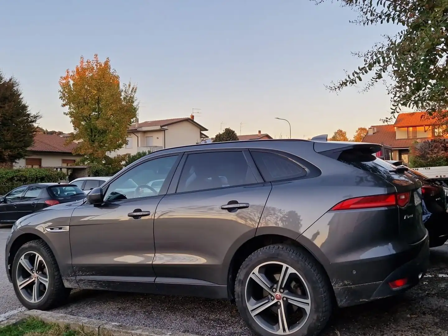 Jaguar F-Pace F-Pace 2017 2.0d i4 Pure awd 240cv auto my18 Grigio - 1