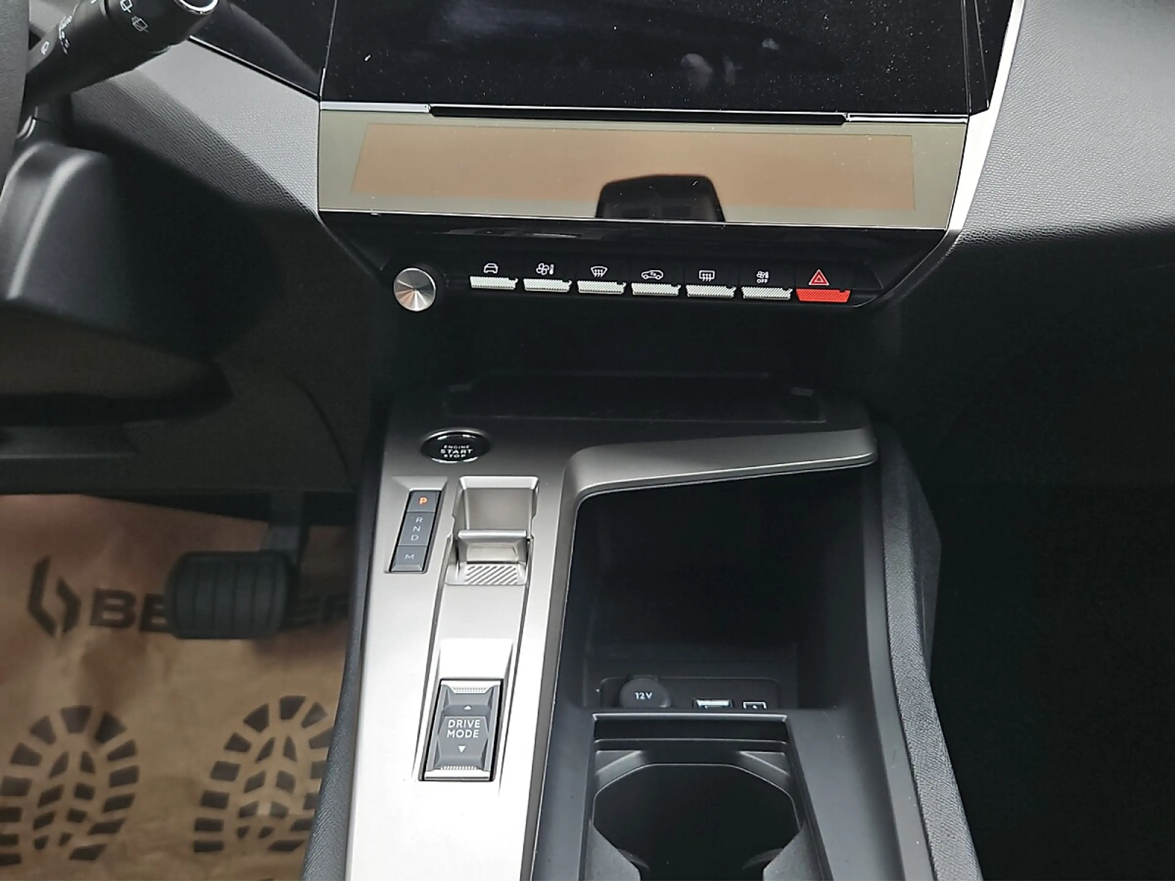 Peugeot 308 SW Hybrid 145 e-DSC6 Allure — photo 10
