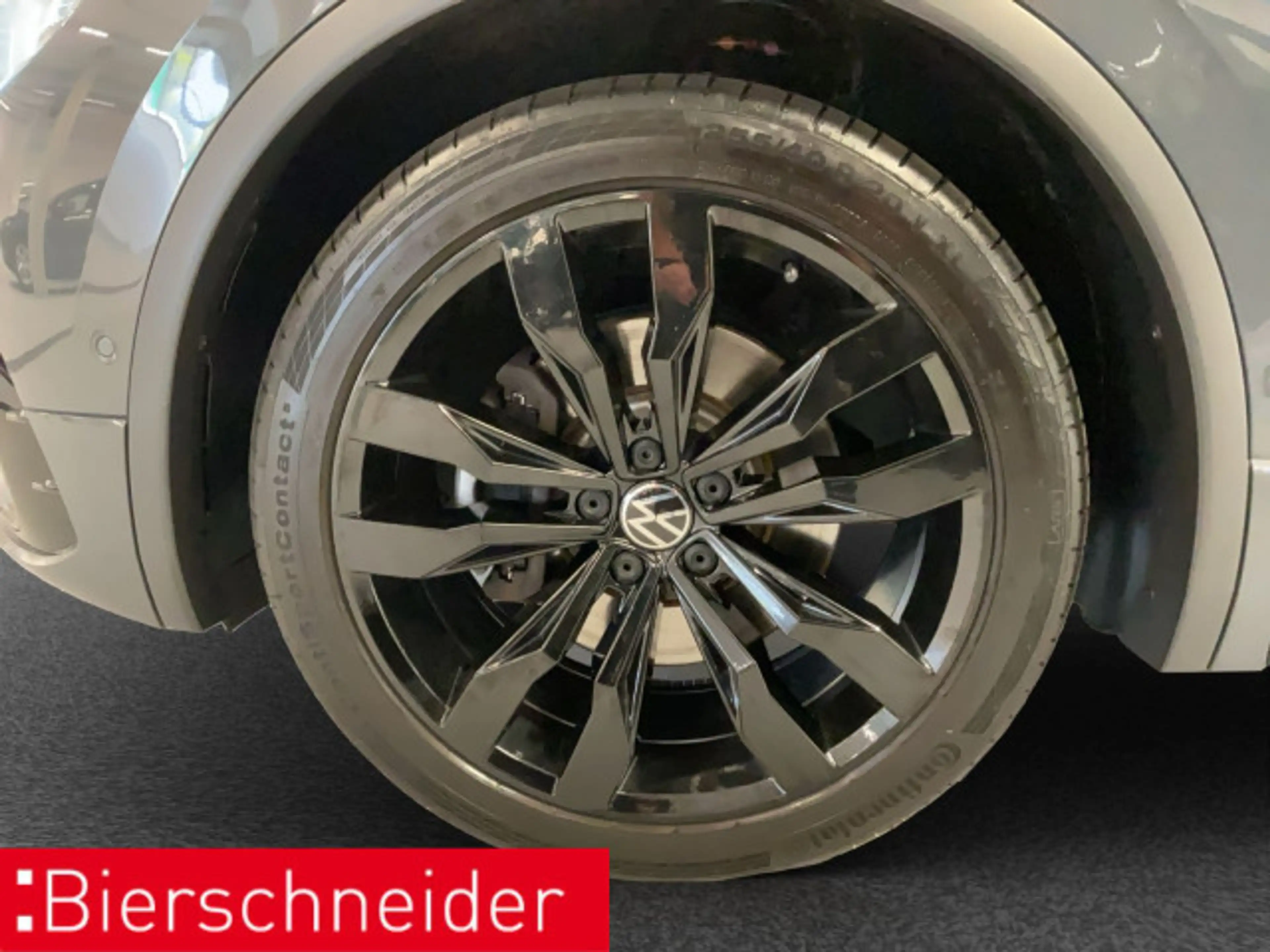 Volkswagen Tiguan 2.0 TSI DSG 4Mo R-Line Black AHK PANO STA — photo 9