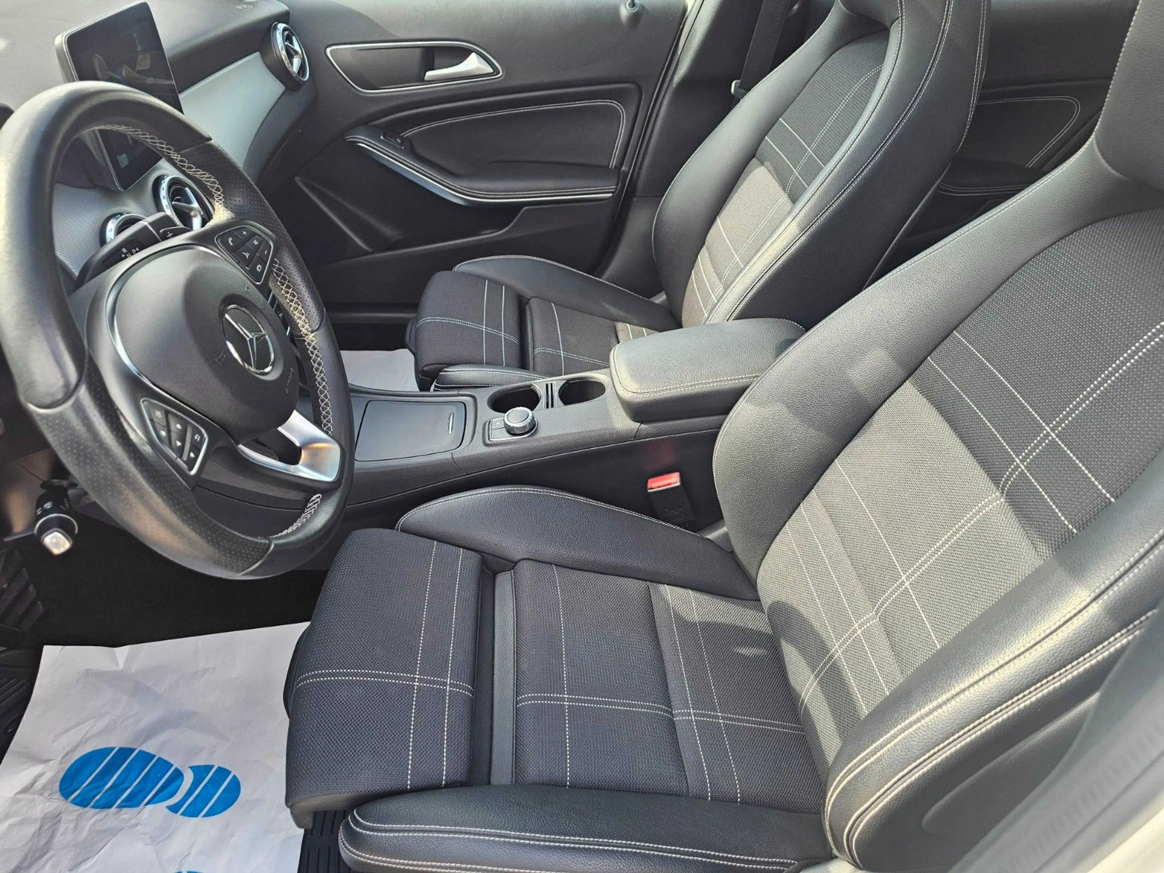 Mercedes-Benz GLA 180 GLA GLA 180 — photo 12