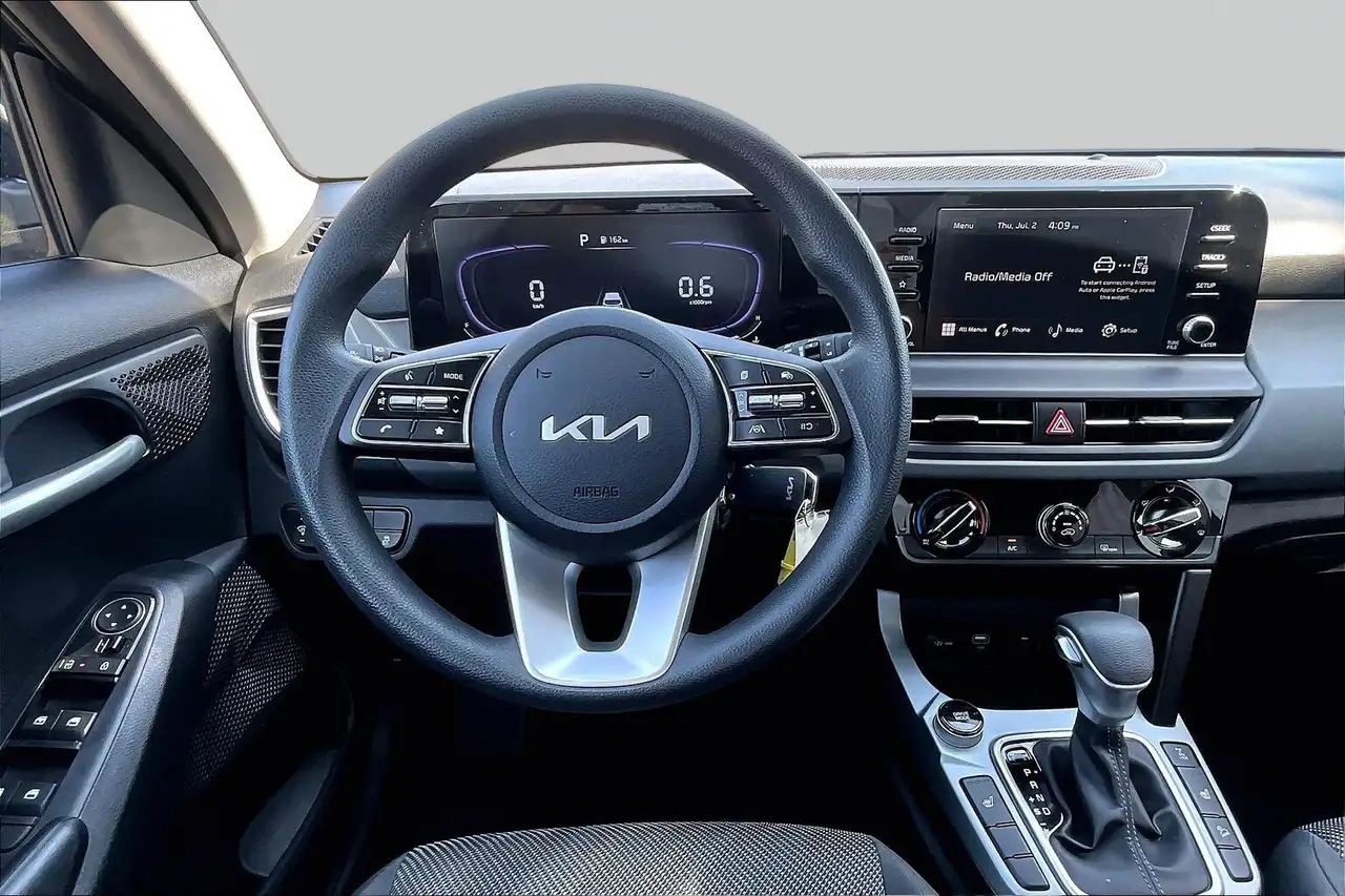 Kia Seltos photo Kia Seltos