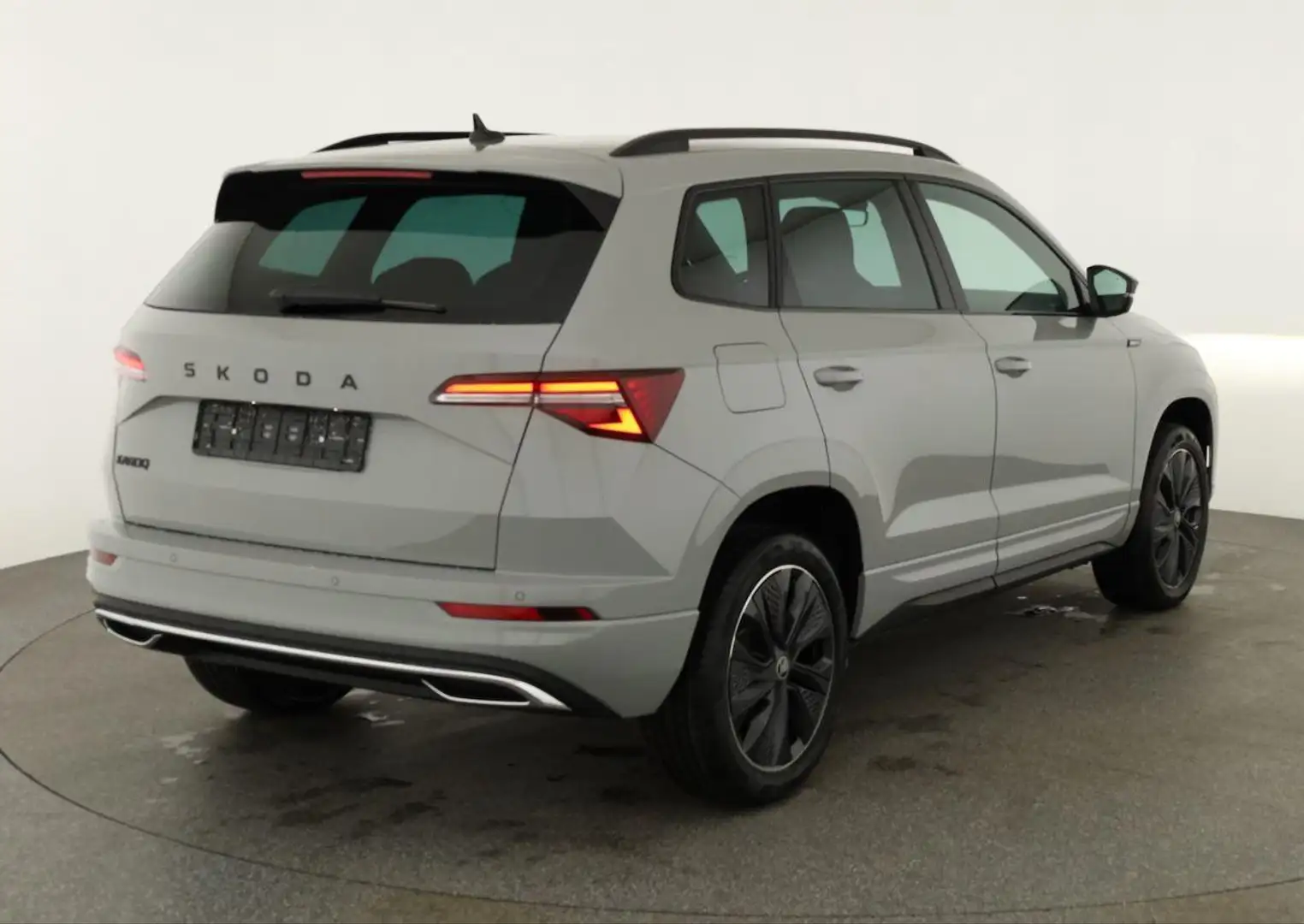 Skoda Karoq Sportline 1.5 TSI DSG Sportline, AHK, Navi, CAN... Grau - 2