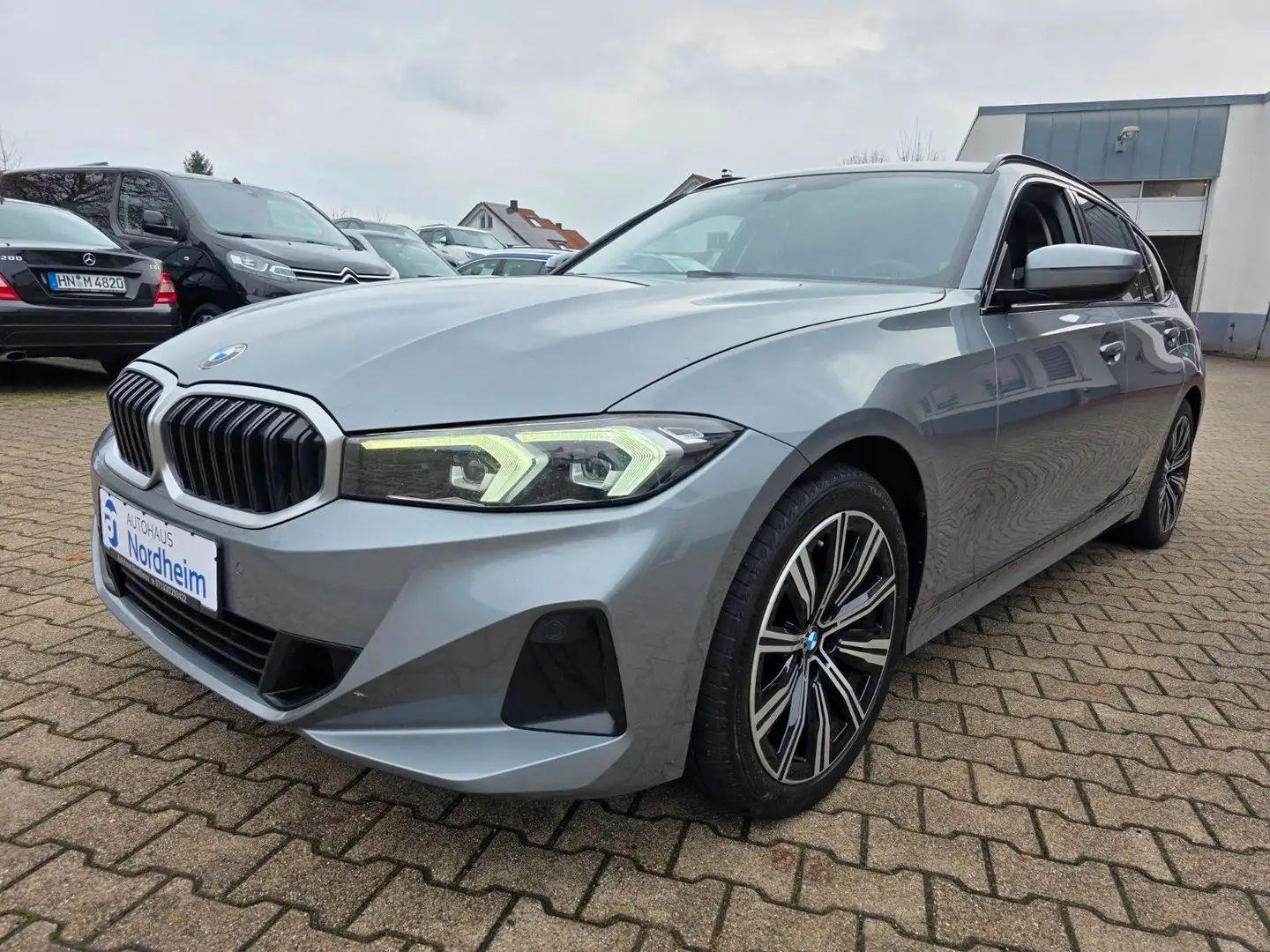 BMW 318 d Touring Navi/Leder/AHK Gris - 1