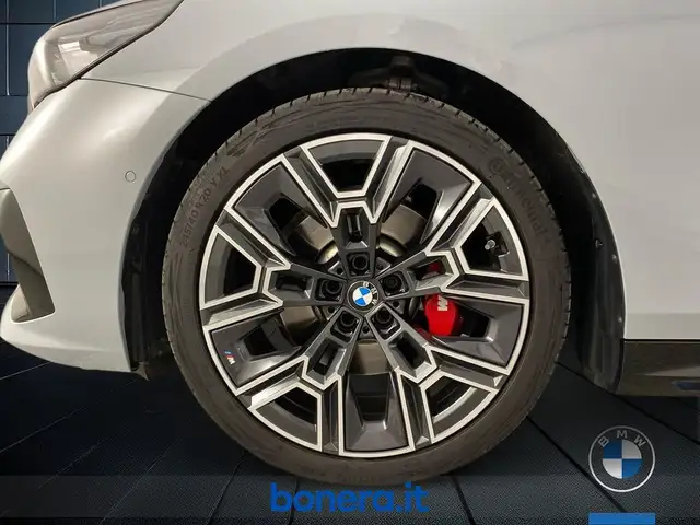 BMW 5 Series view 12