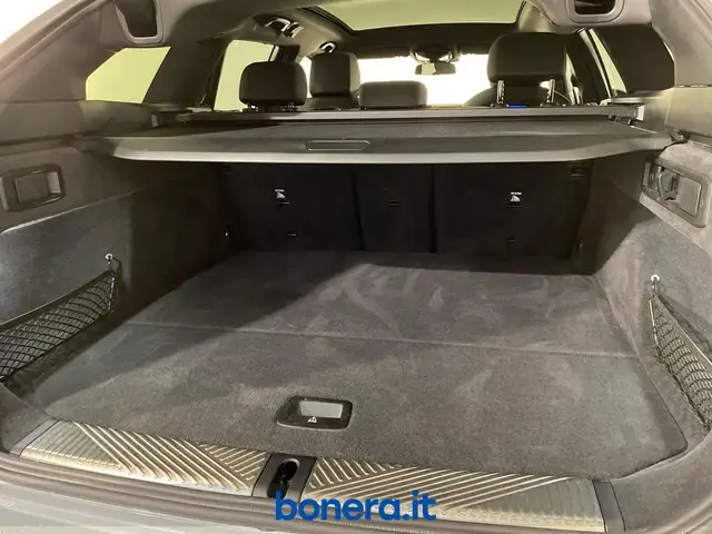 BMW 5 Series view 13