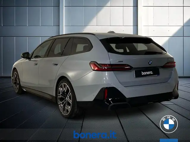 BMW 5 Series view 8