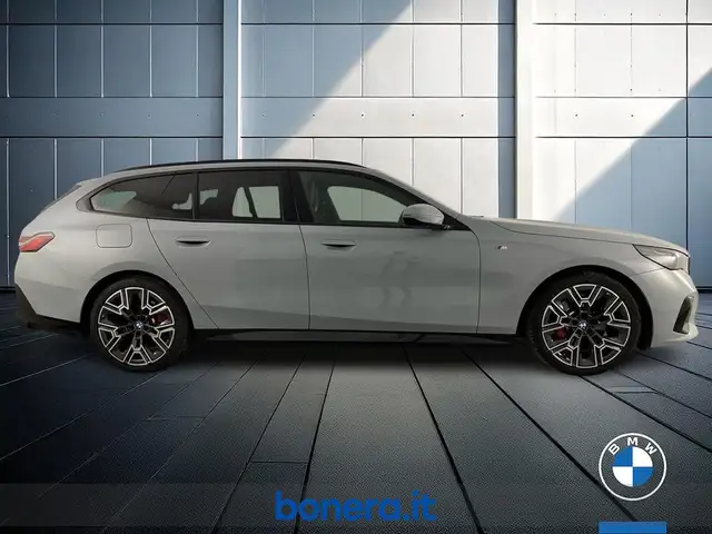 BMW 5 Series view 5