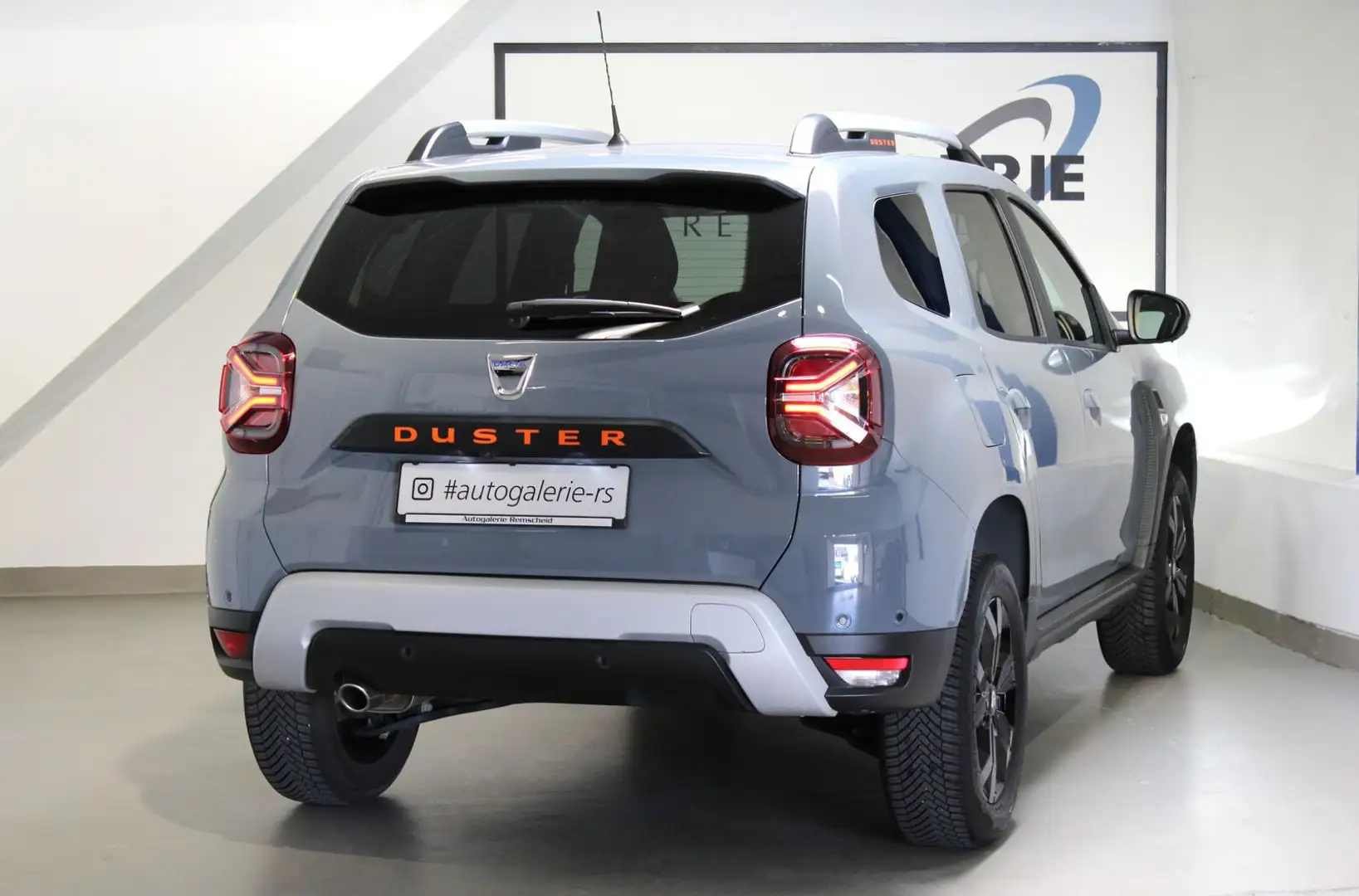 Dacia Duster TCe 100 ECO-G Extreme*T.LEDER*NAVI*360°* Grau - 2