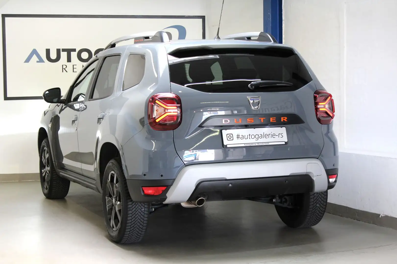 Dacia Duster TCe 100 ECO-G Extreme*T.LEDER*NAVI*360°* Grau - 1