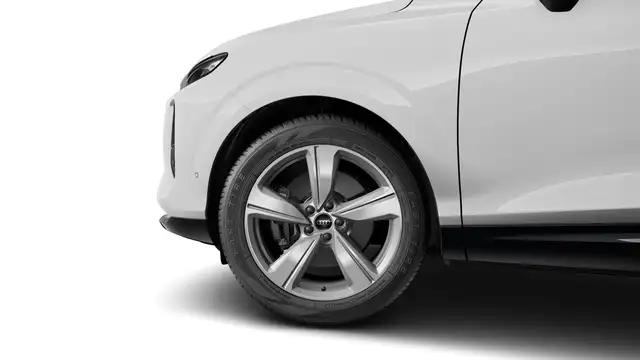 Audi Q3 view 6
