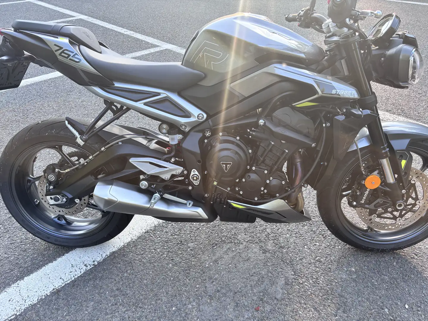 Triumph Street Triple 765 R Grijs - 2