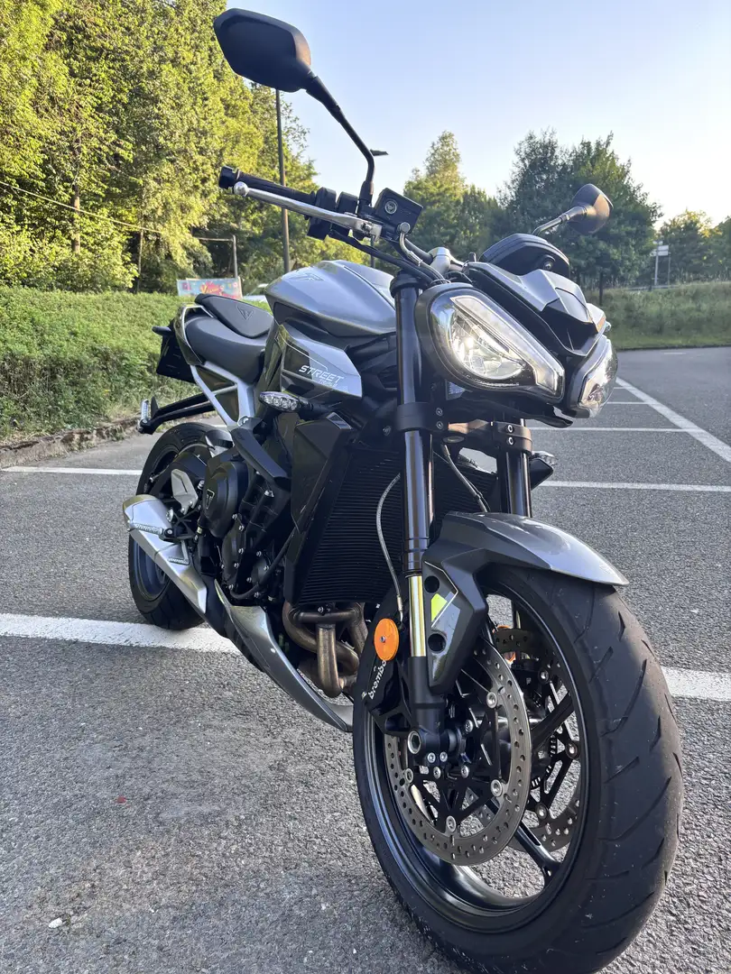 Triumph Street Triple 765 R Grijs - 1