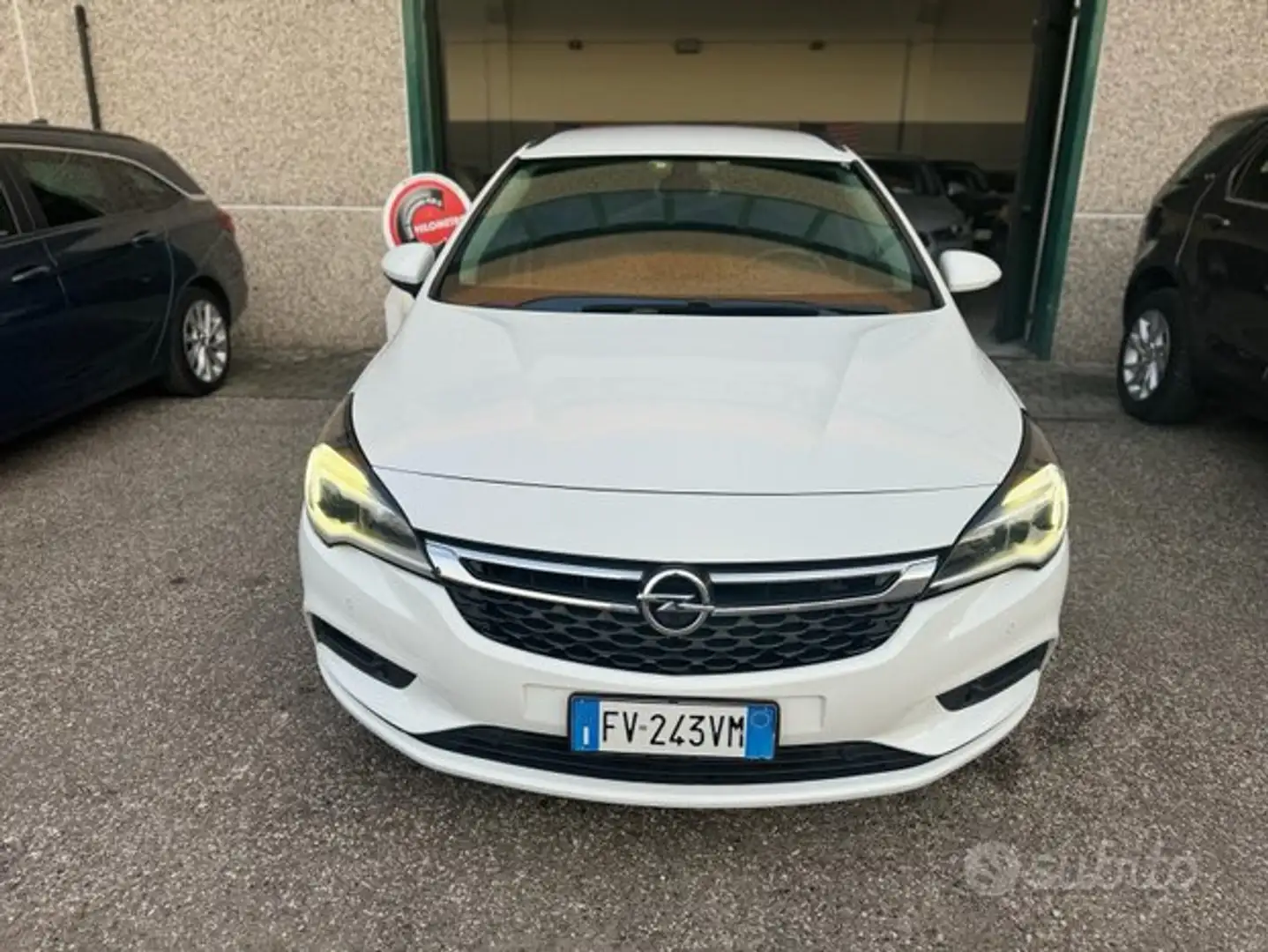 Opel Astra 1.6 136 cv innovation at9 led navi Bianco - 2