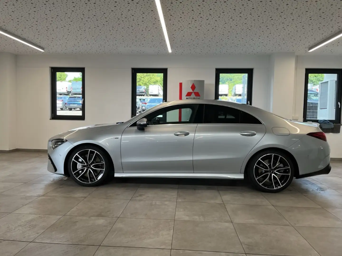 Mercedes-Benz CLA 35 AMG 4Matic Coupe MBUX Navi Smart Parking Srebrny - 2