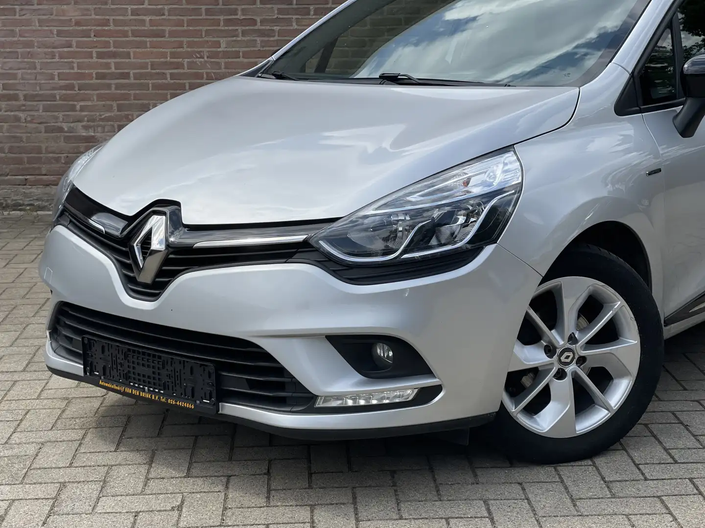 Renault Clio 0.9 TCe Limited Grijs - 2