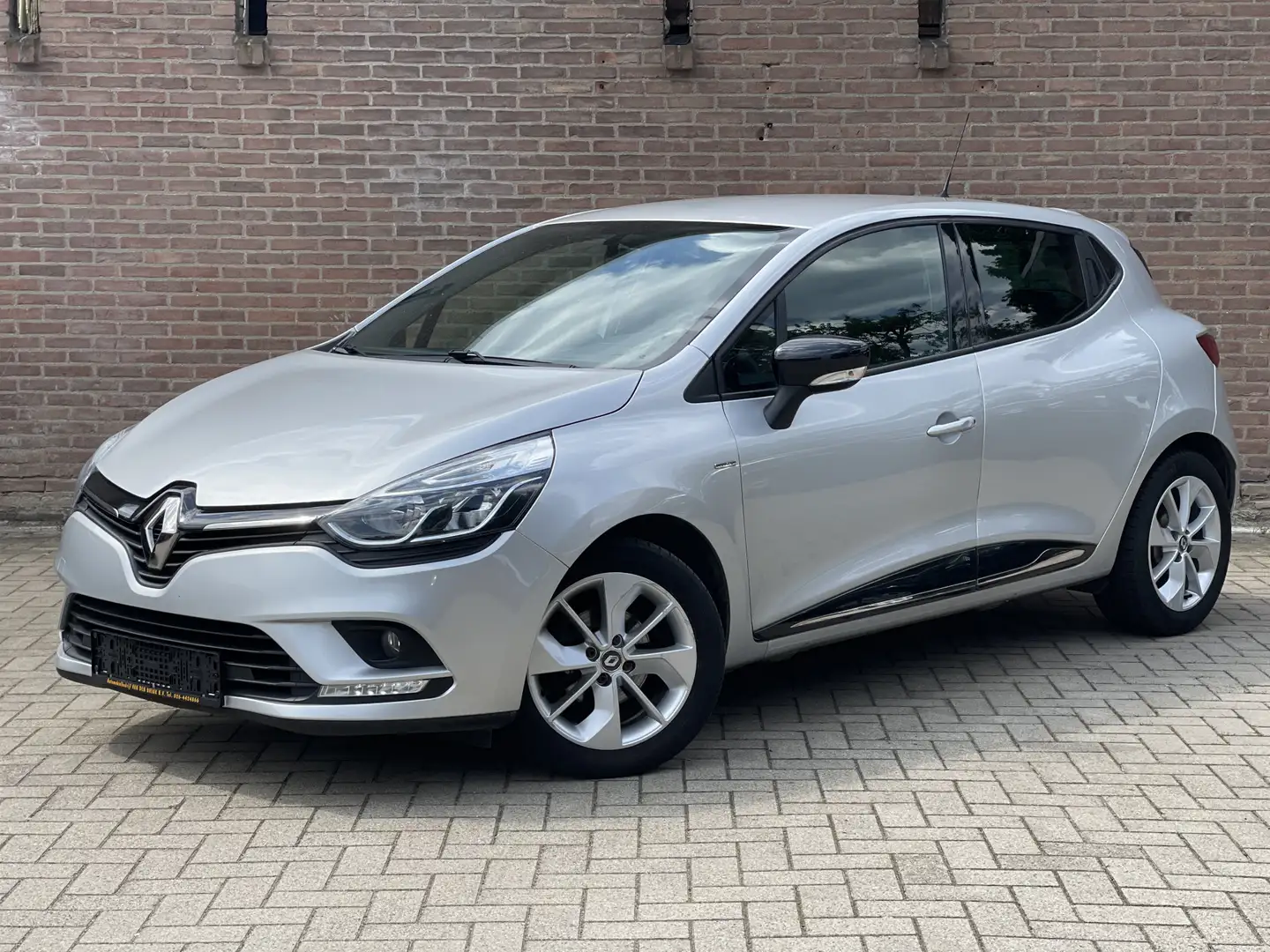 Renault Clio 0.9 TCe Limited Gris - 1
