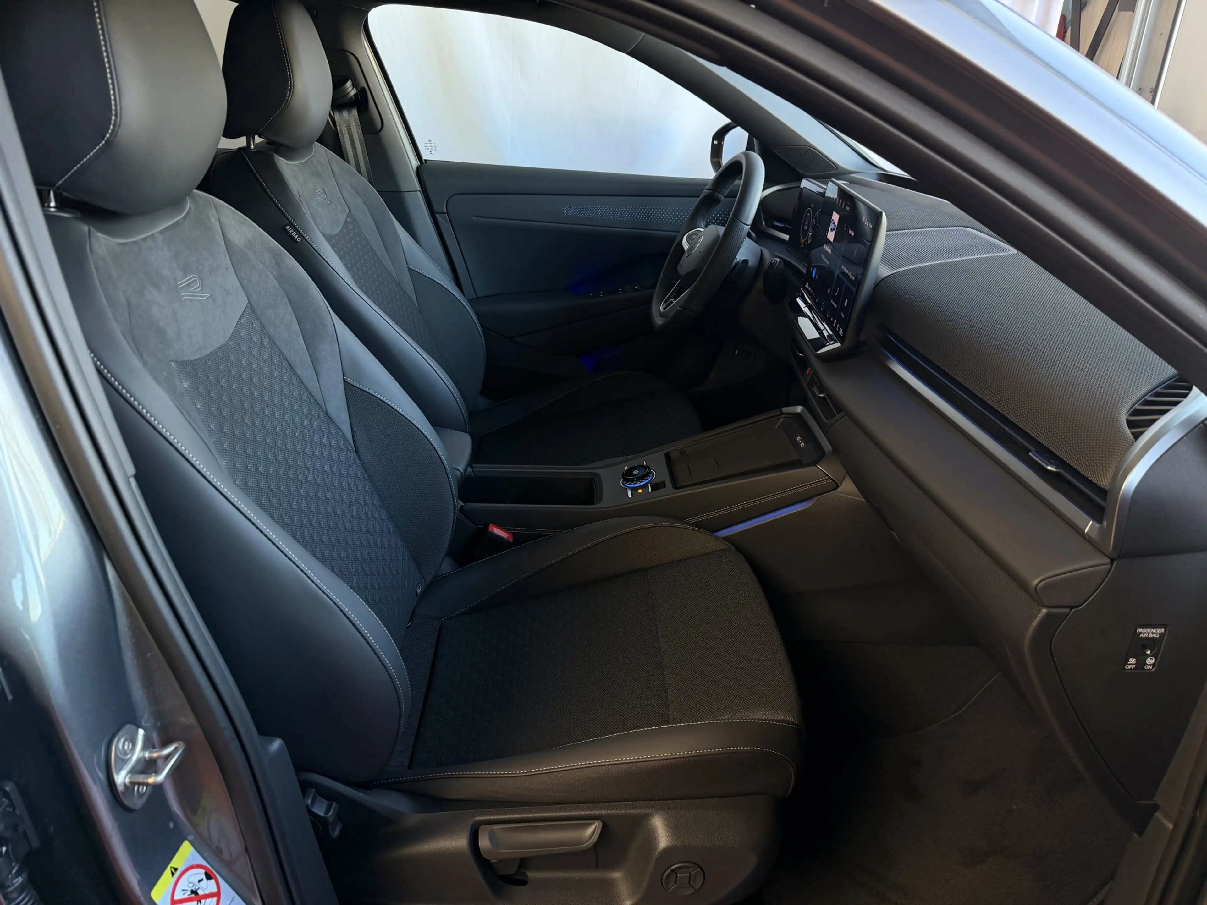Volkswagen T-Roc 1.5 eTsi 150PK R-LINE EDITION VW.TREKHAAK IQ LED/G — photo 29
