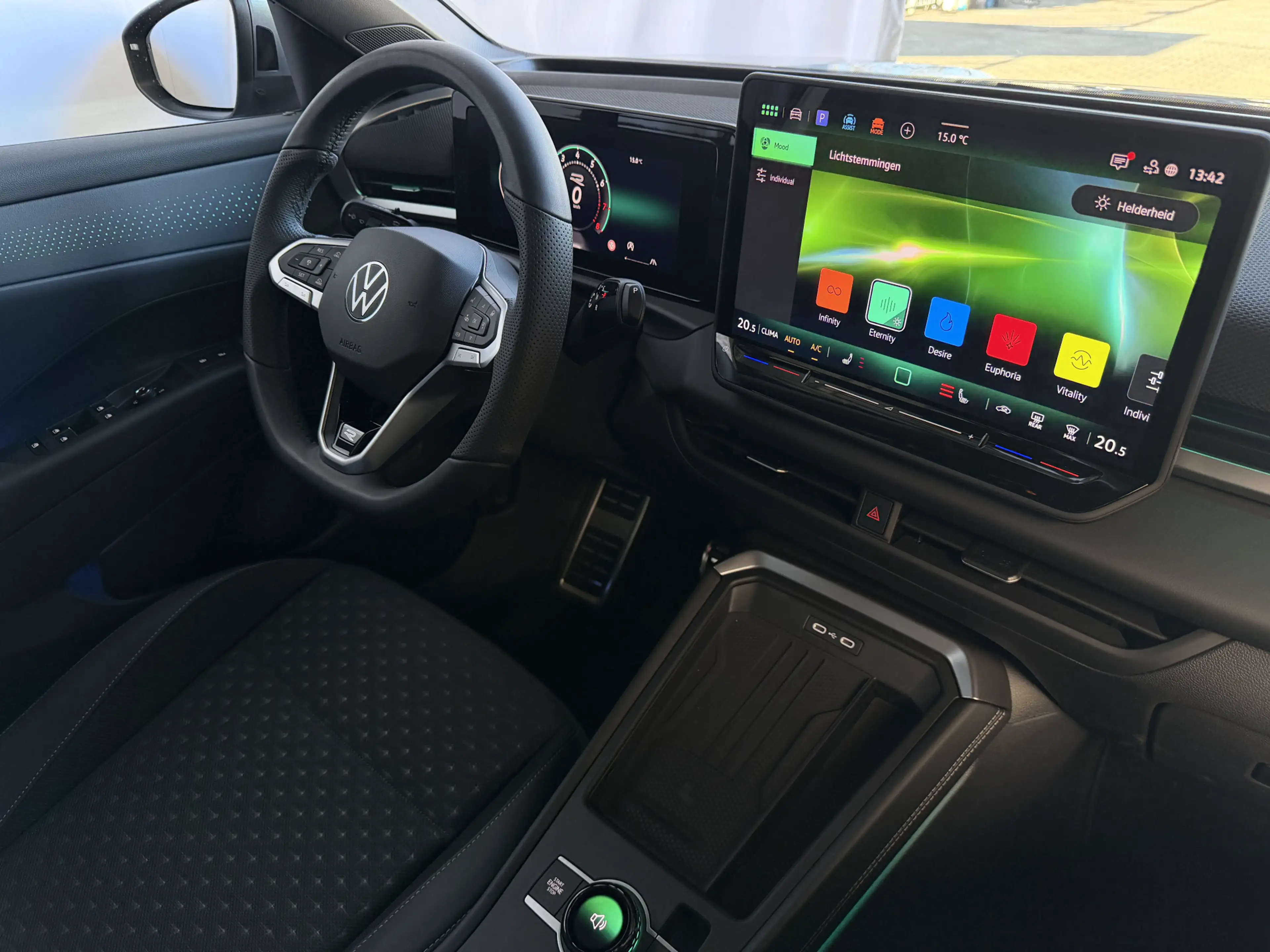 Volkswagen T-Roc 1.5 eTsi 150PK R-LINE EDITION VW.TREKHAAK IQ LED/G — photo 50