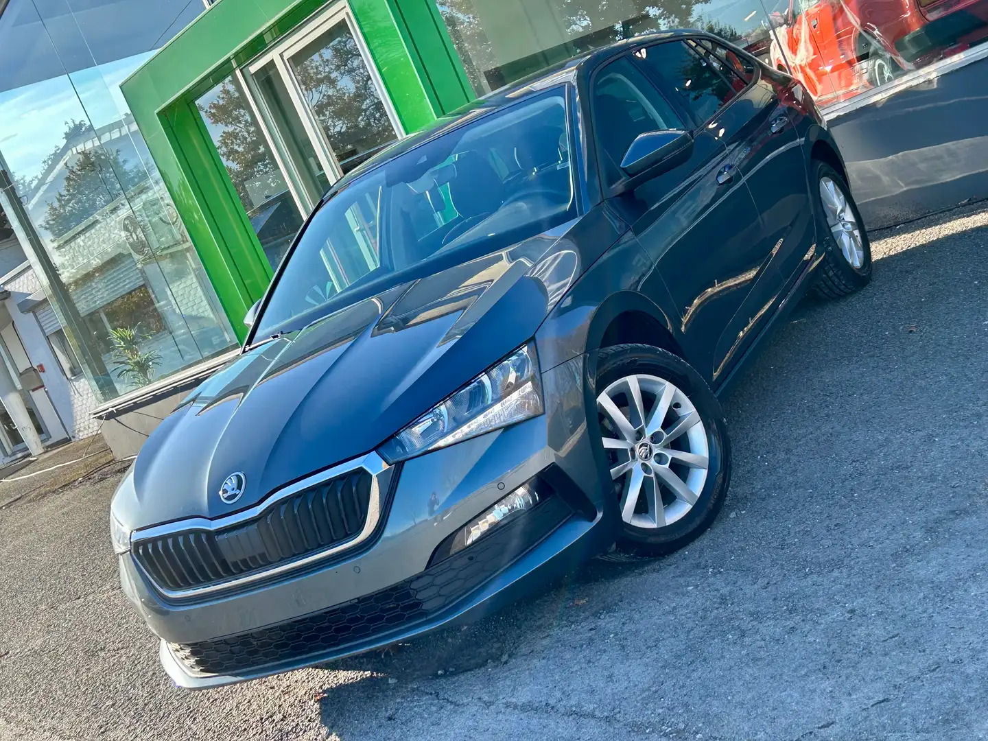 Skoda Scala Scala 1.6TDi DSG • CarPlay • Navigation • Grijs - 1