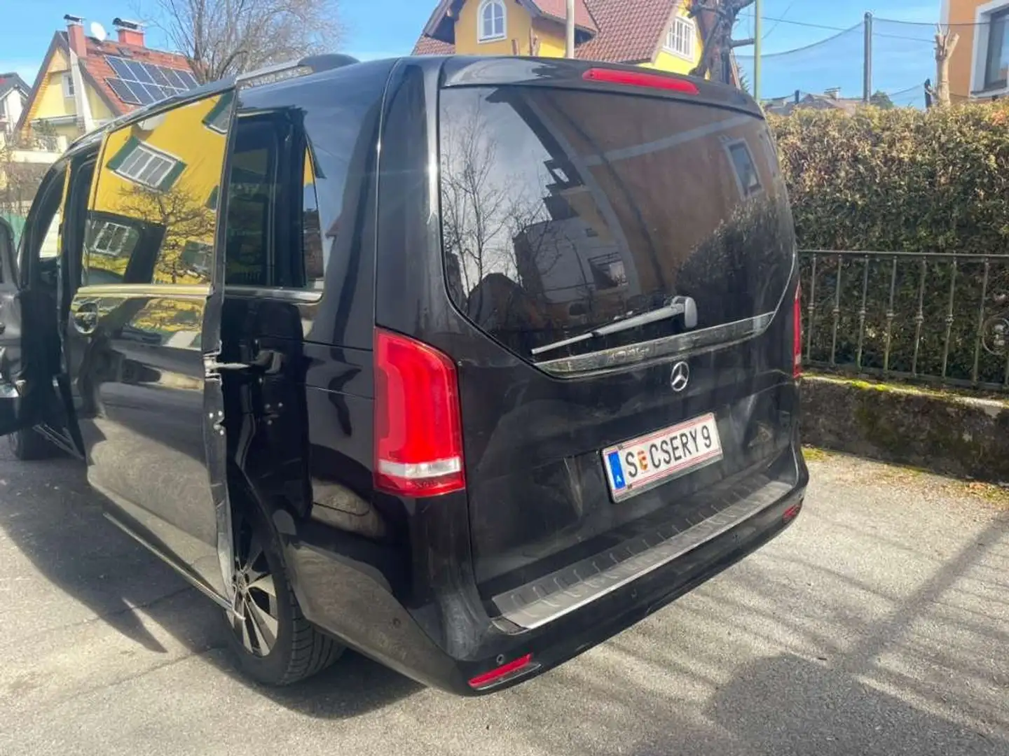 Mercedes-Benz V 250 V 250 d Kombi 4MATIC extralang Avantgarde Schwarz - 2