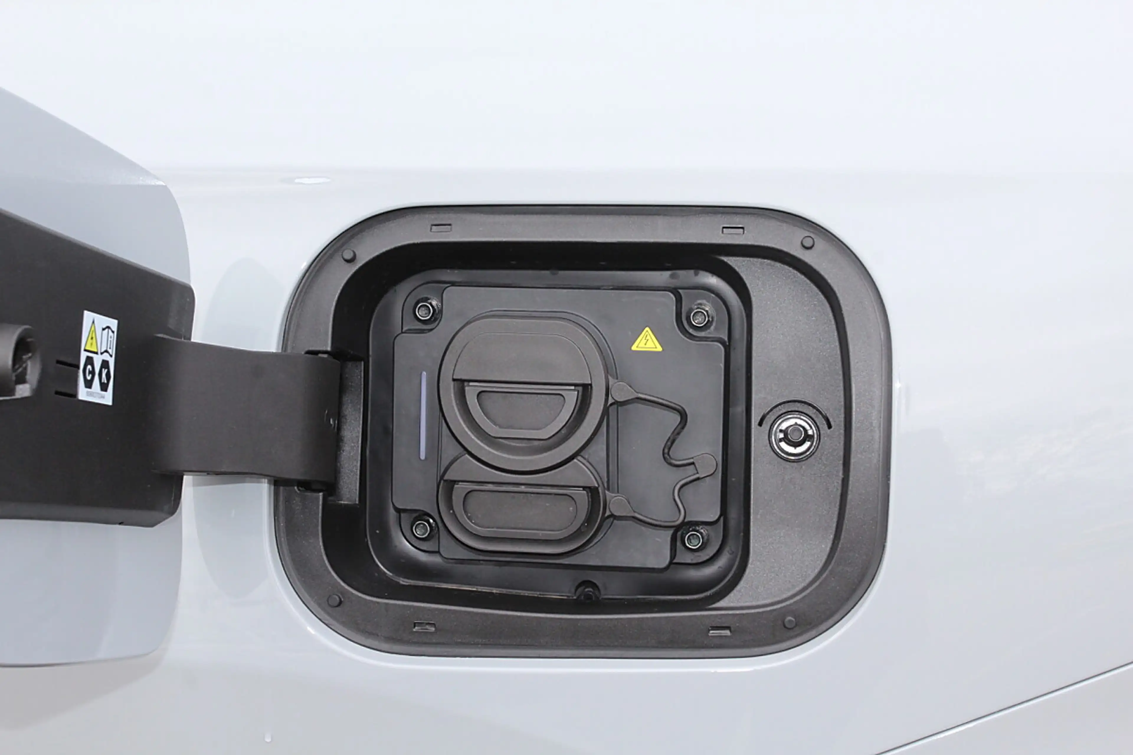 Omoda 9 PHEV 1.5TGDi Premium Line AWD — photo 6