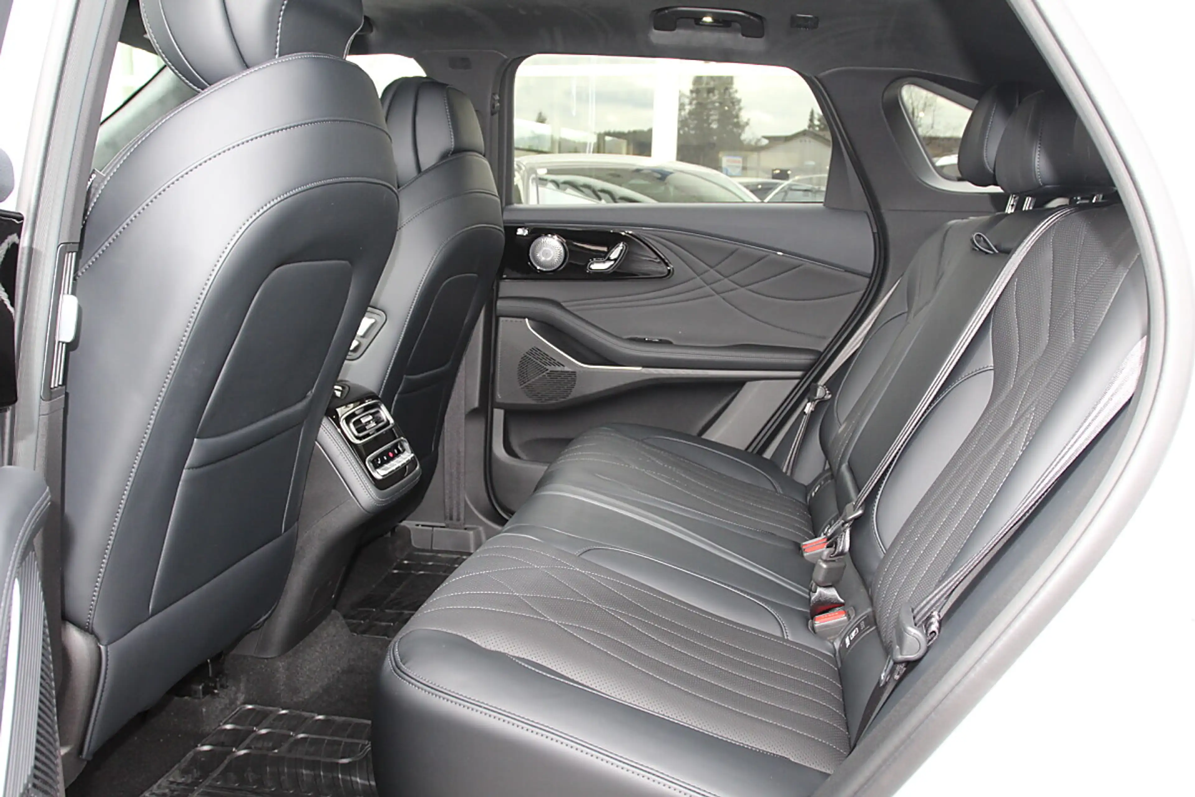 Omoda 9 PHEV 1.5TGDi Premium Line AWD — photo 14