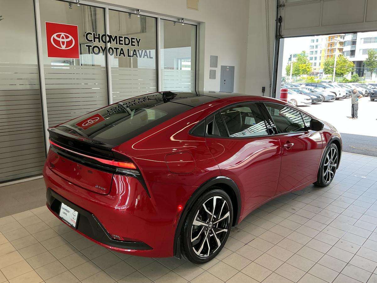 2026 Toyota Prius XSE PHEV FWD 2.0L 220hp 64km EV 12.3po CarPlay Qi — снимка 1