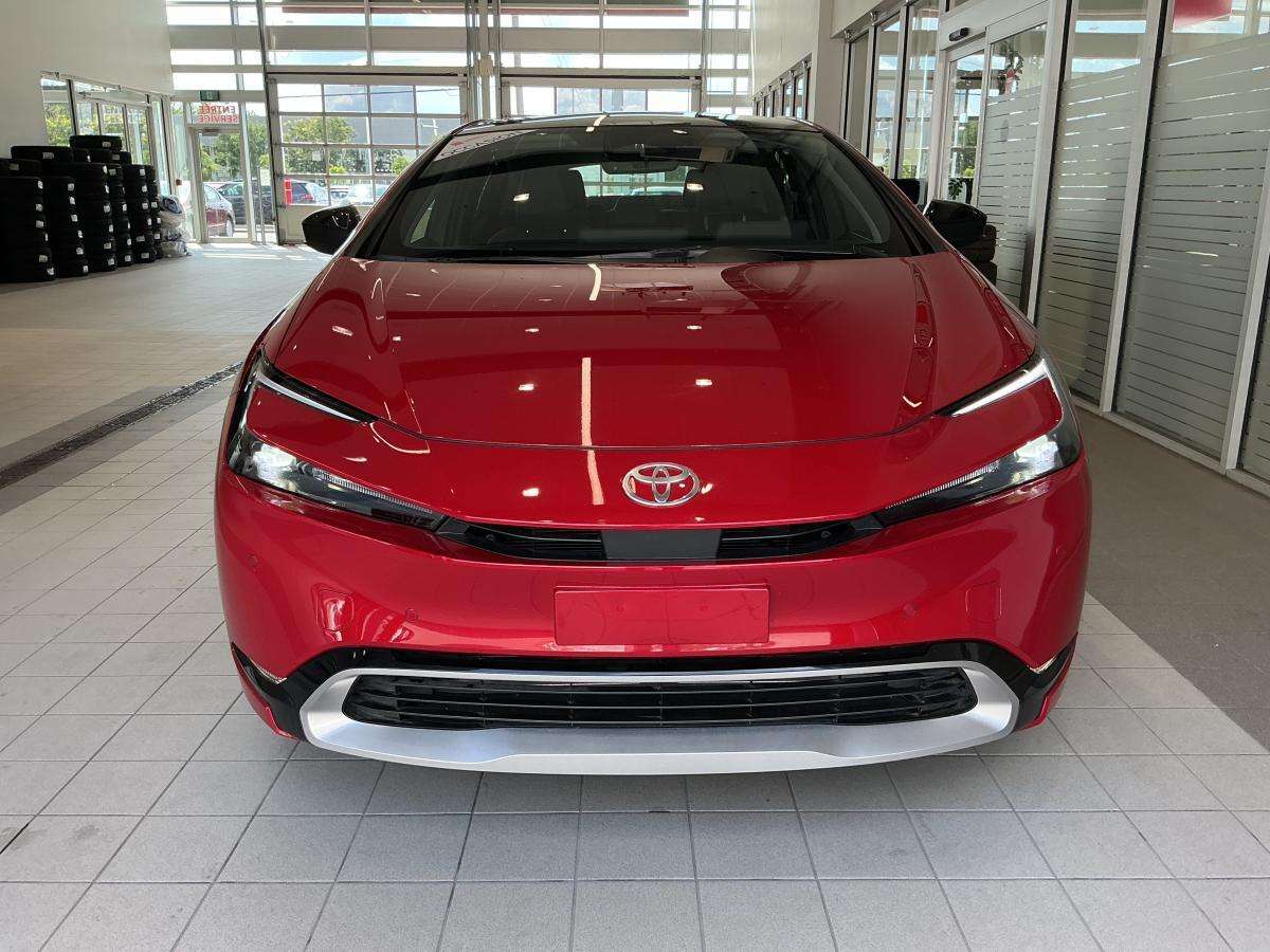 2026 Toyota Prius XSE PHEV FWD 2.0L 220hp 64km EV 12.3po CarPlay Qi — снимка 1