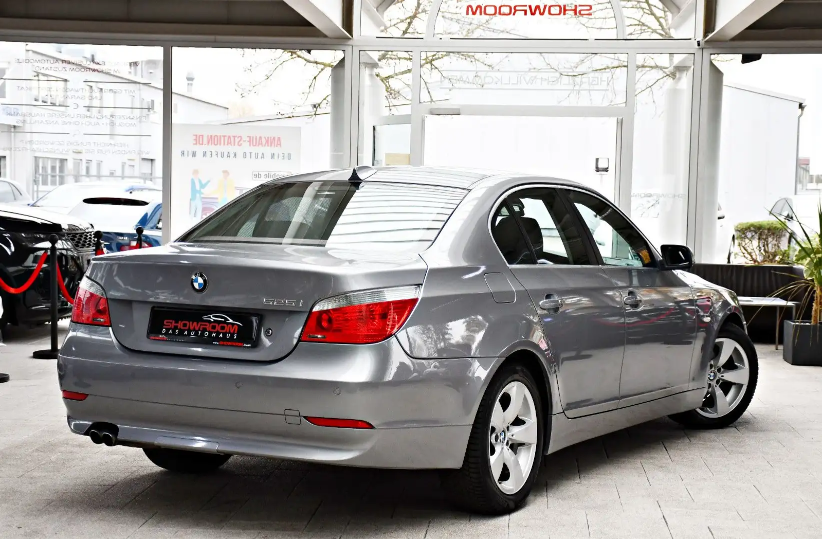 BMW 525 i 6 Zyl Limousine Leder Xenon Navi 1.Hand Gris - 2