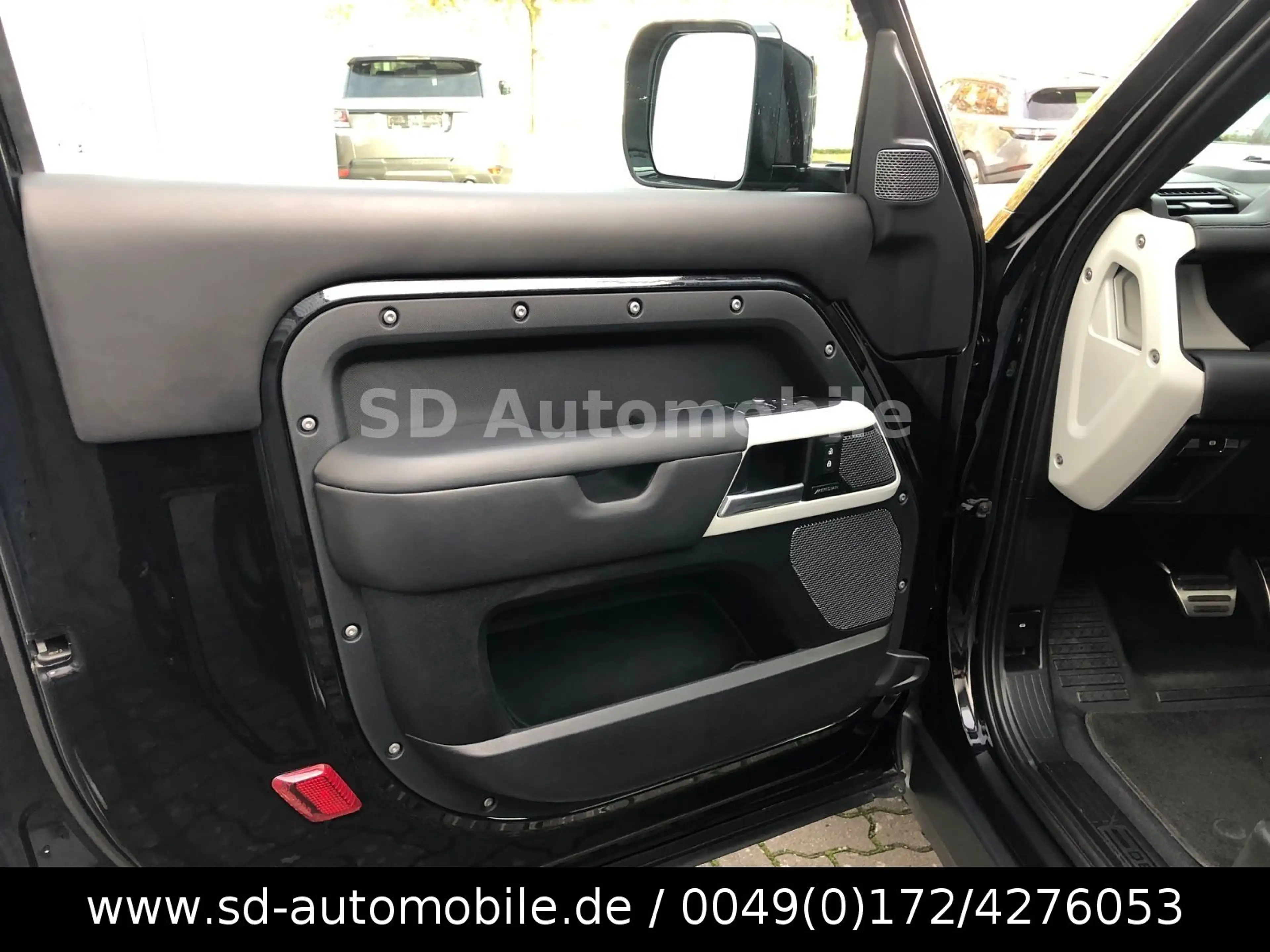 Land Rover Defender 90 X-Dynamic D250 3,0d SE BLACK-DESIGN — photo 9
