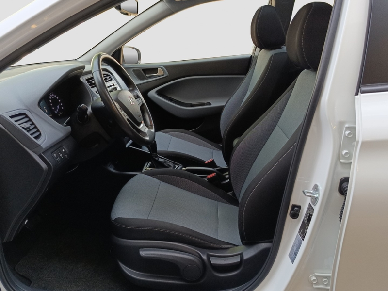 Hyundai i20 STYLE 1.4 *PANO*KEYLESS*SITZHZG*KLIMA* — photo 7