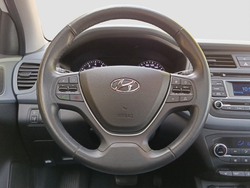Hyundai i20 STYLE 1.4 *PANO*KEYLESS*SITZHZG*KLIMA* — photo 11