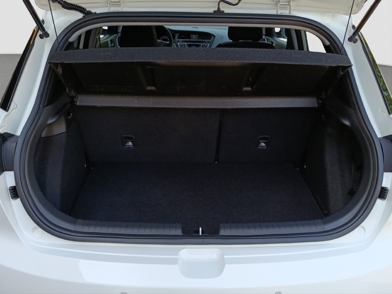 Hyundai i20 STYLE 1.4 *PANO*KEYLESS*SITZHZG*KLIMA* — photo 9
