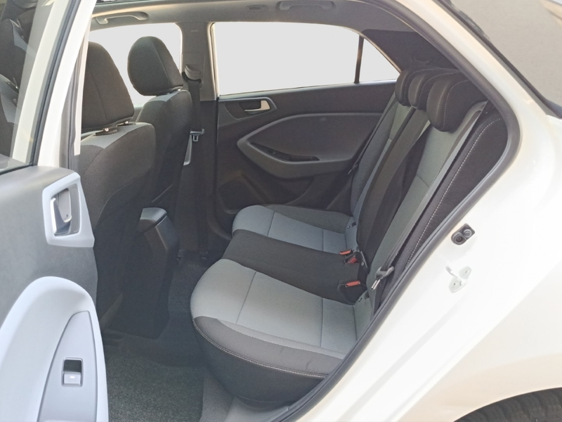 Hyundai i20 STYLE 1.4 *PANO*KEYLESS*SITZHZG*KLIMA* — photo 8