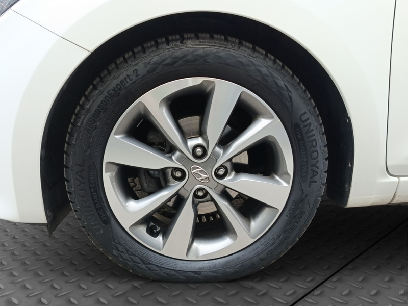 Hyundai i20 STYLE 1.4 *PANO*KEYLESS*SITZHZG*KLIMA* — photo 6