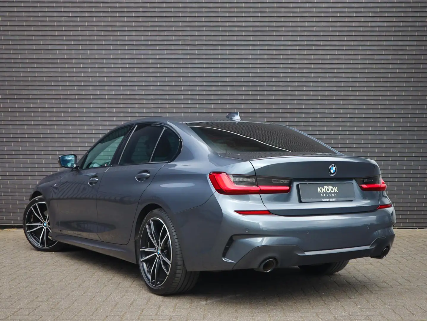 BMW 320 3-serie 320i M Sport High Executive | HUD | Sportl Grijs - 2