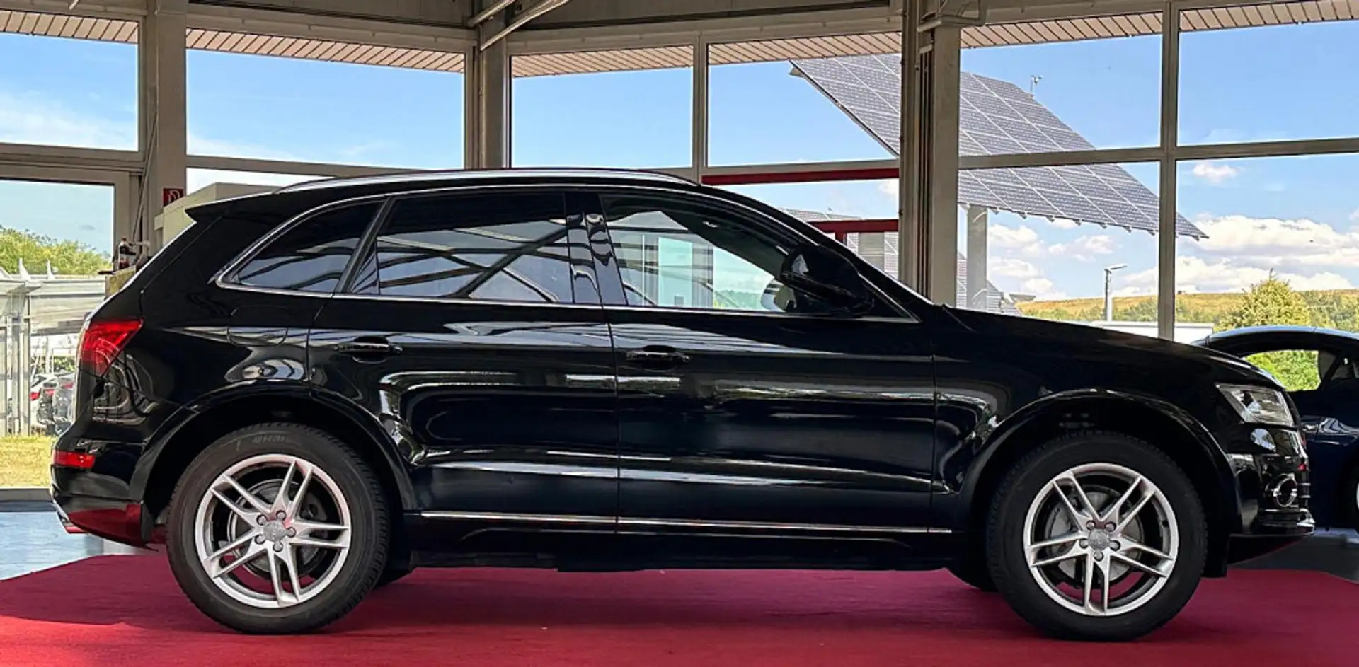Audi Q5 Quattro XENON  AHK   RFK   B&O  PANO NAVI Schwarz - 2