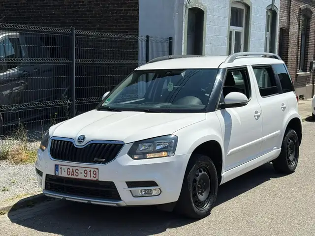 Skoda Yeti Yeti 1.6 TDi 1er MAIN NAVIGATION AC ATTACHE REMORQ