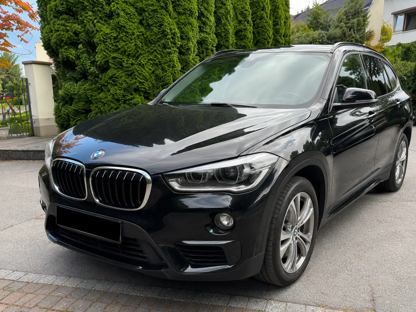 BMW X1 X1 xDrive18d Sport Line Aut. Sport Line Schwarz - 1