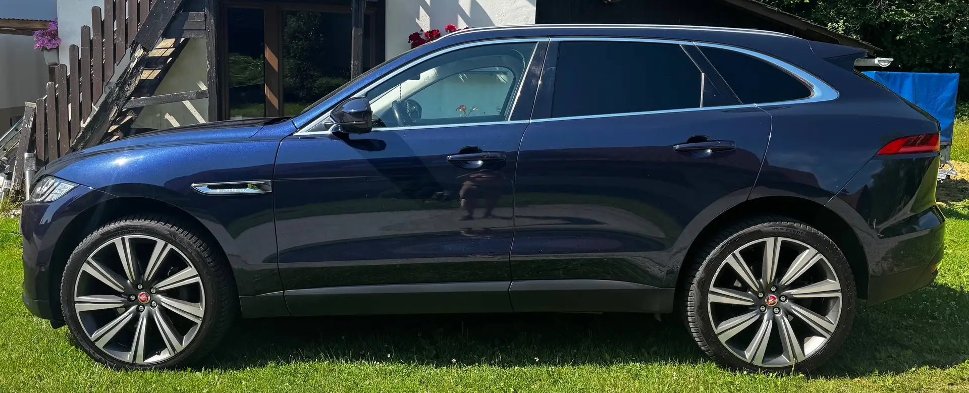 Jaguar F-Pace F-Pace 30d AWD Portfolio Aut. Portfolio Blau - 2
