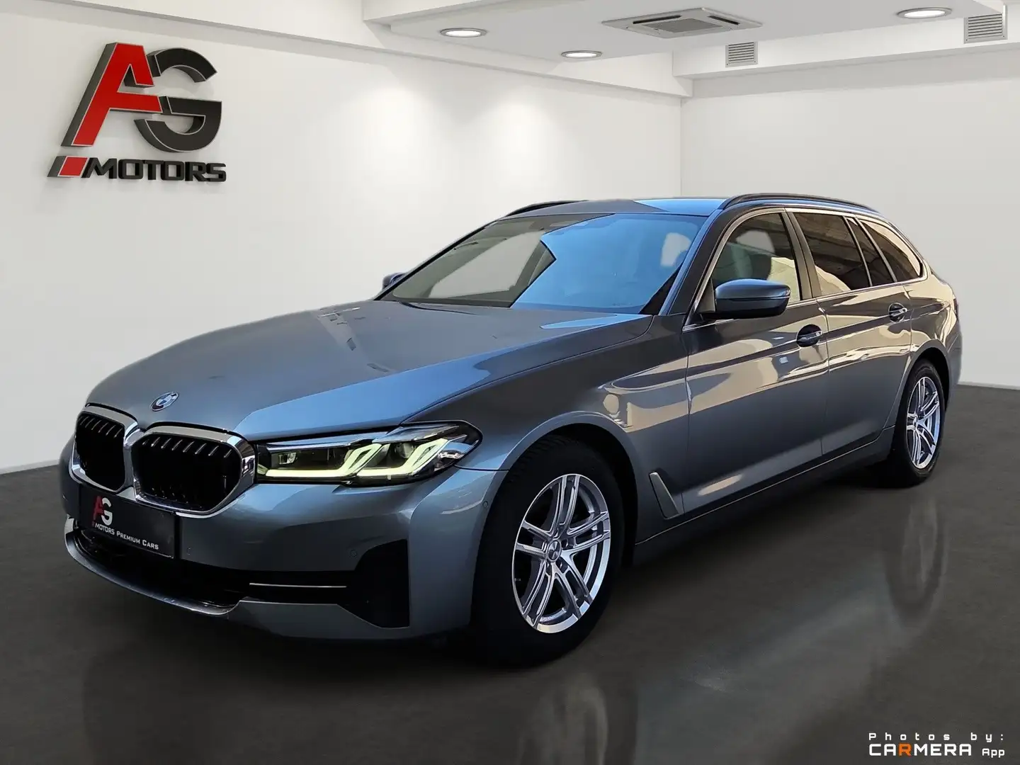 BMW 520 d 48 V Touring Aut. Grau - 2
