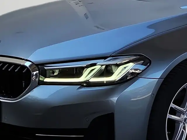 BMW 5 Series view 9