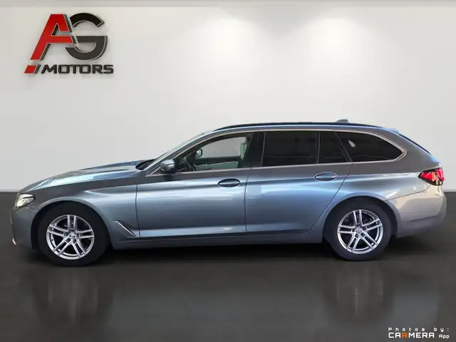 BMW 5 Series view 8