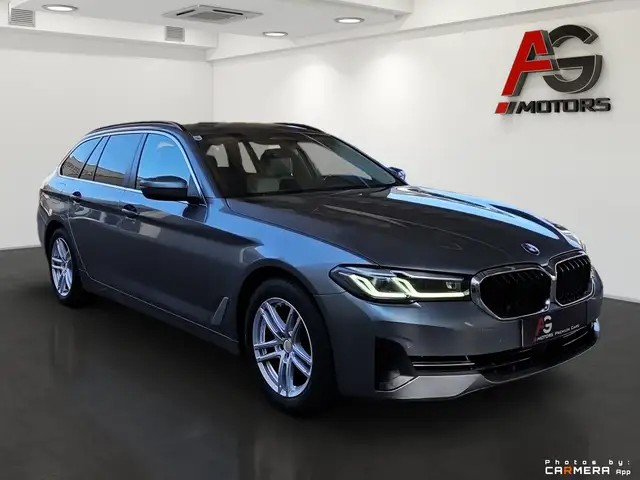 BMW 5 Series view 3