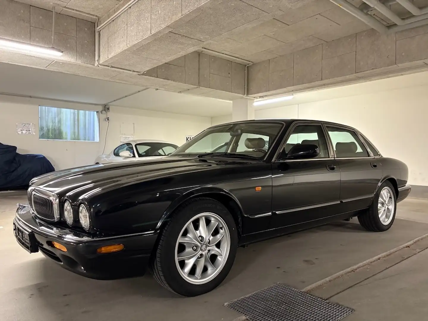 Jaguar XJ 4.0 V8 Executive*1.Hd*alle Extras**Historie Schwarz - 1
