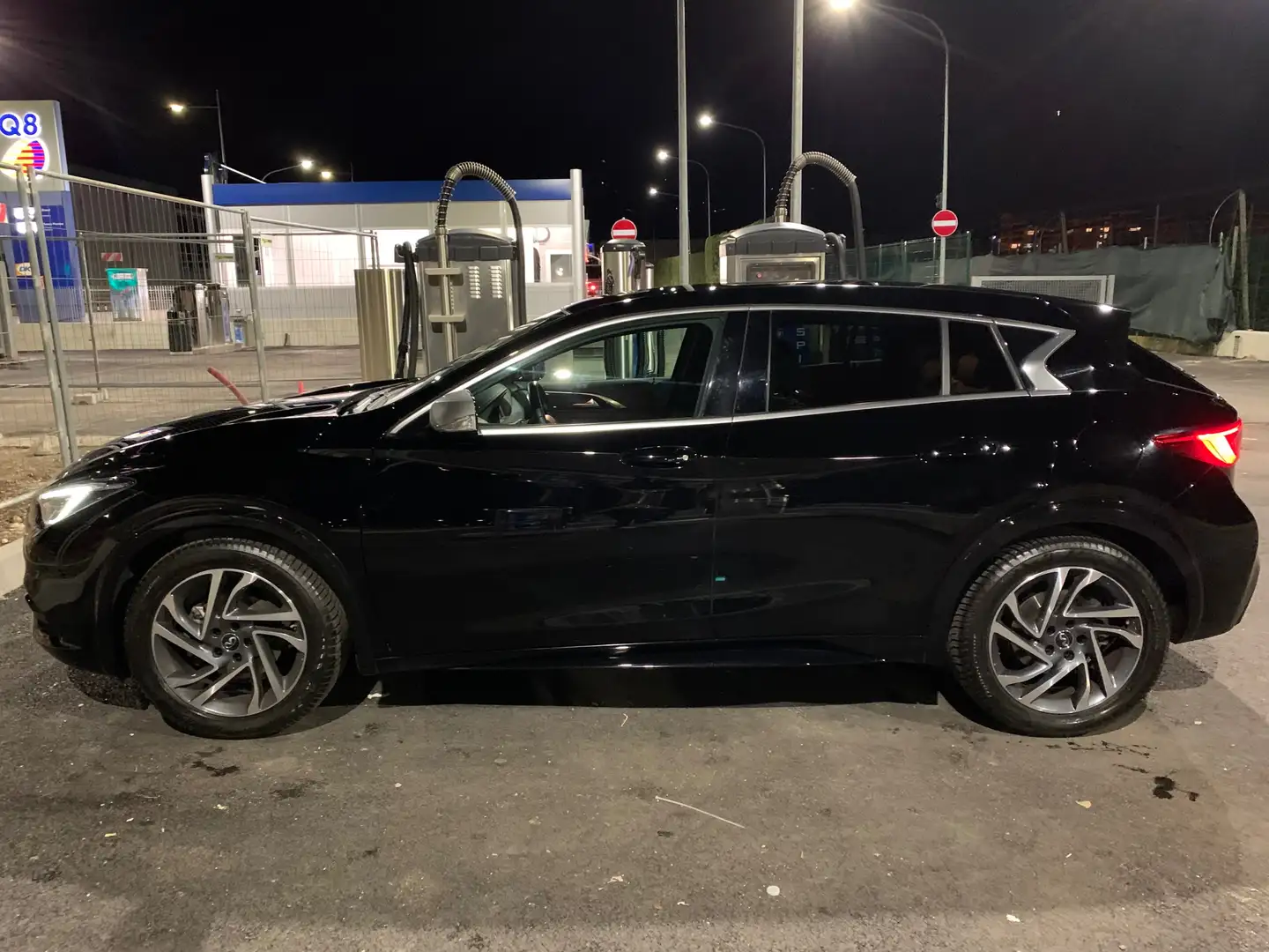Infiniti Q30 Q30 1.6t Business Executive 122cv Fekete - 2