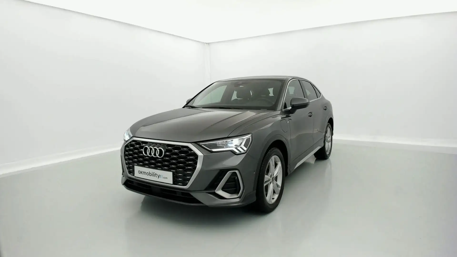 Audi Q3 Sportback 45 TFSIe S line S-tronic Plateado - 1