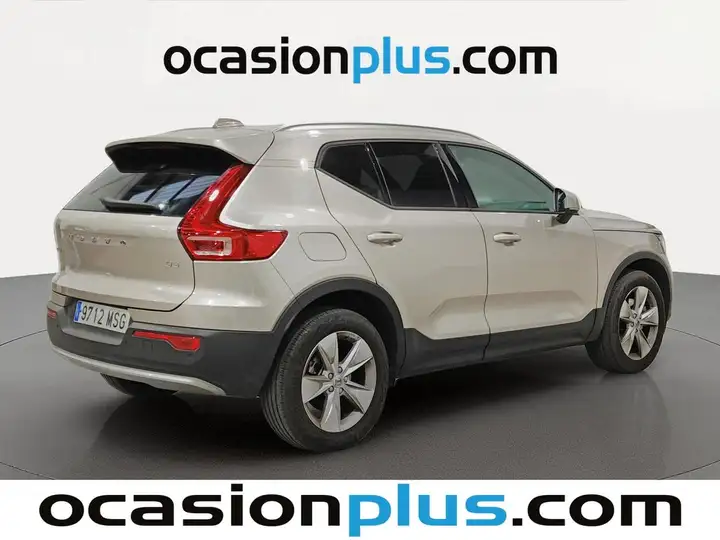 Volvo XC40 2024, foto 4