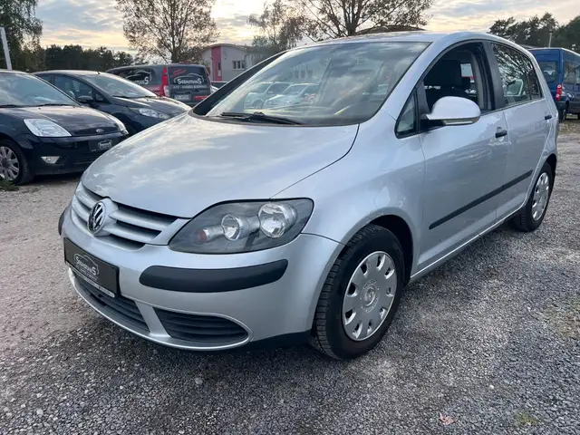 Volkswagen Golf view 3
